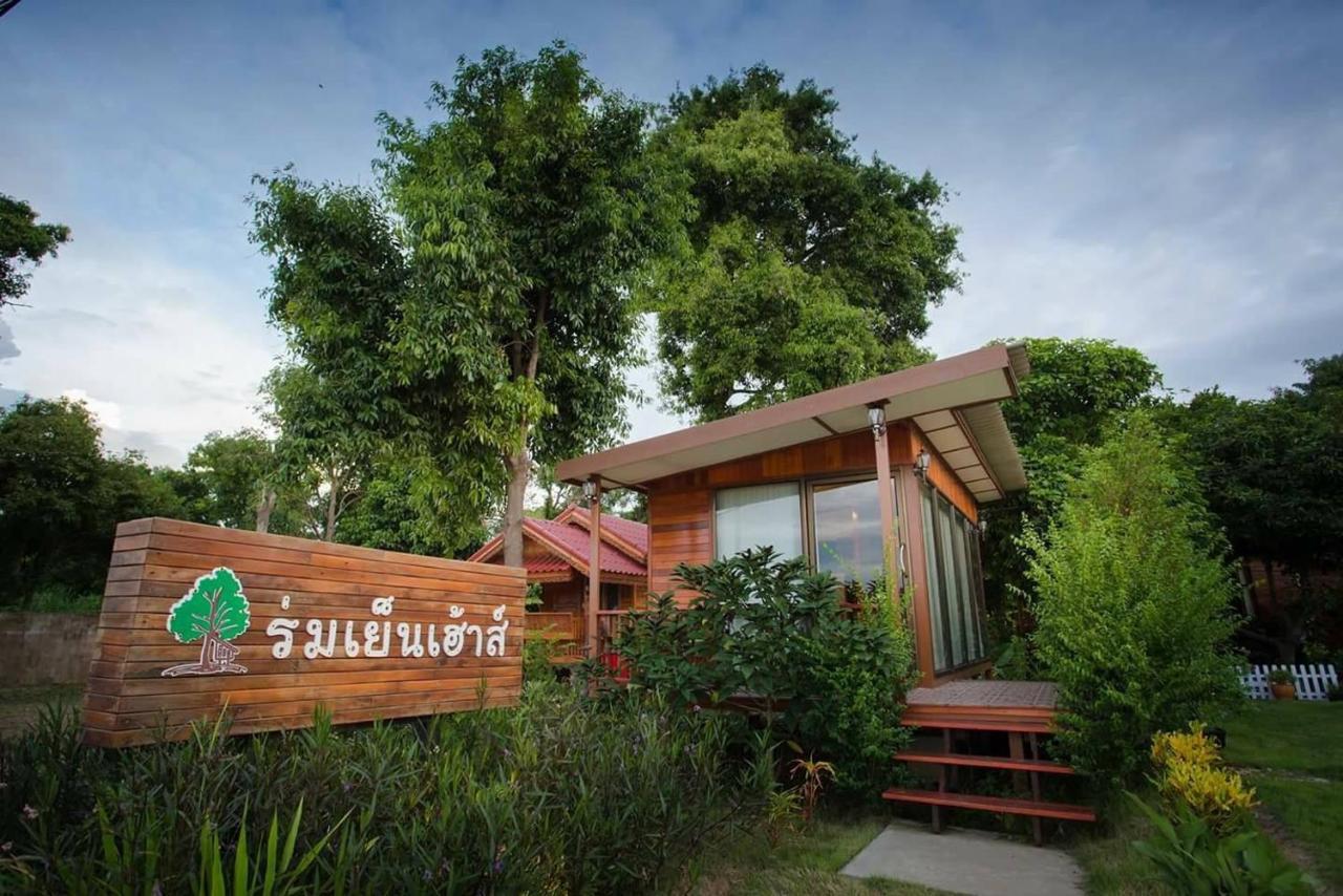 Отель Romyen House Ban Nong Nam Khan Экстерьер фото
