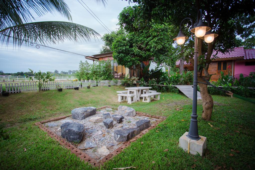 Отель Romyen House Ban Nong Nam Khan Экстерьер фото
